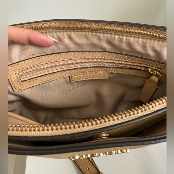 Calvin Klein Hayden Camera Bag - Picture 8 of 9